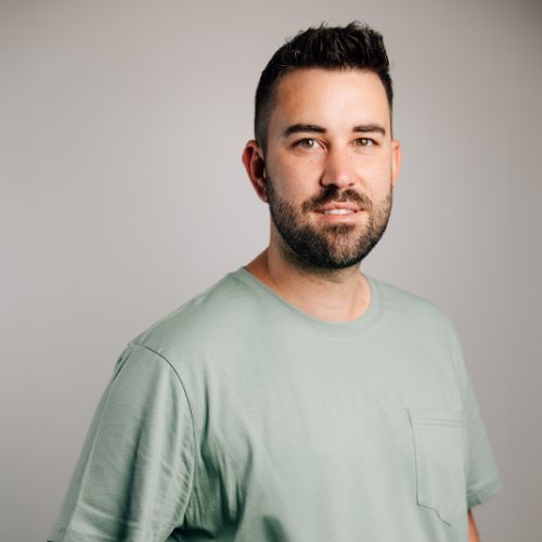 Portätfoto von Fabian Pelzer, Senior Specialist Human Resources bei der VEDA Gruppe.
