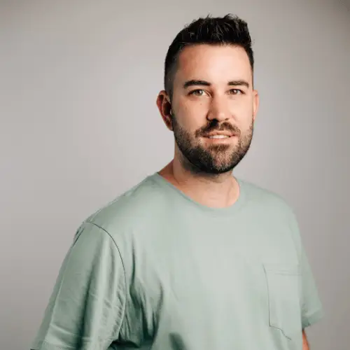 Porträtfoto von Fabian Pelzer, Senior Specialist Human Resources.